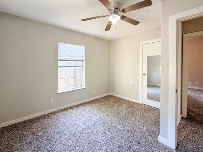 Building Photo - 3 Bed, 1.5 Bath House on Over a Quarter Acre