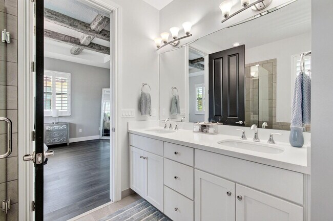 Building Photo - 622 Windward Cir S