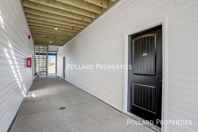 Building Photo - 517 Parkview Dr