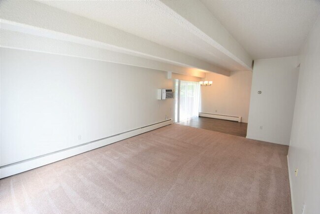 Building Photo - 2 Bedroom Condo Available at The Meadows