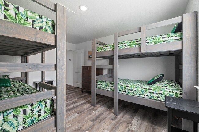 Building Photo - 139 W Palm