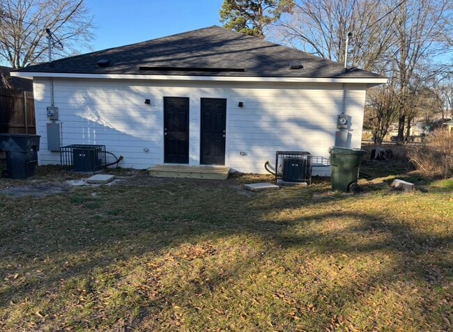 Building Photo - 307 Lister St