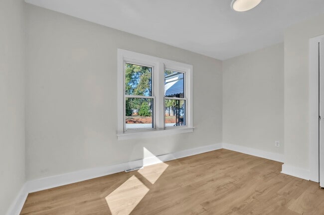 Building Photo - 2 Dunlap St