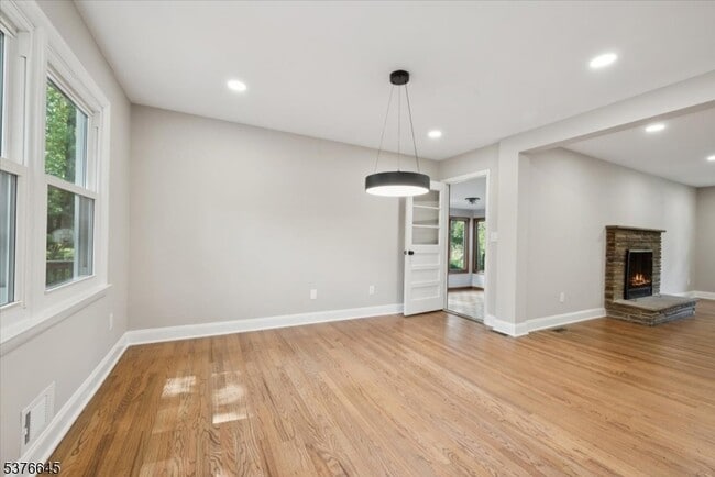 Building Photo - 19 Braidburn Way