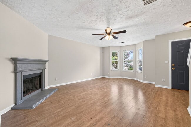 Building Photo - 4377 Chestnut Lake Ave