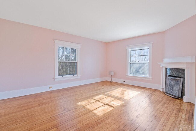 Building Photo - 6 E Union Ave