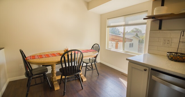 Building Photo - 1487 N Quincy Ave