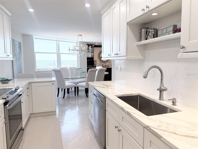 Building Photo - 1050 Longboat Club Rd