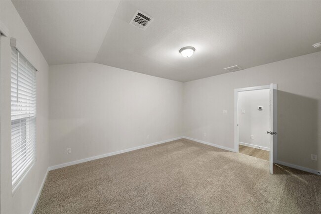 Building Photo - 18123 Martin Pines Dr