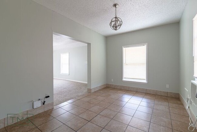 Building Photo - Spacious 2 Bed + Flex Space – Perfect Room...