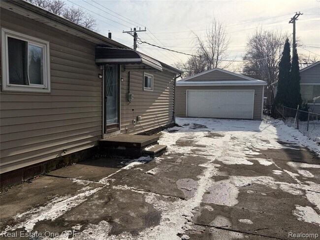 Building Photo - 14960 Alberta Ave