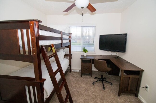 Building Photo - 592 Sunflower Rd