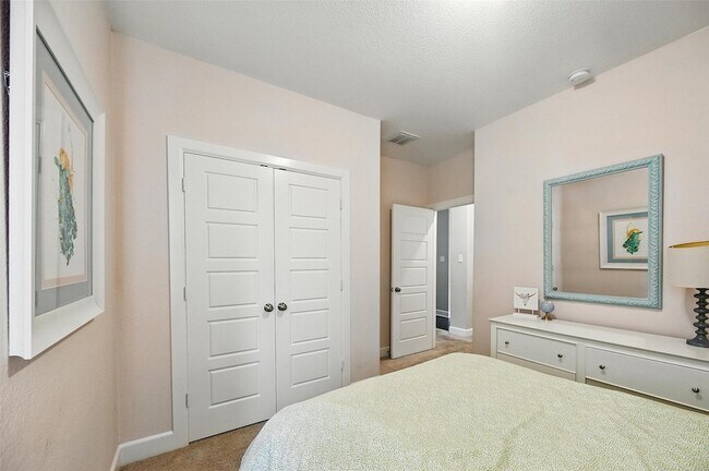 Building Photo - 1605 Cedar Crest Dr