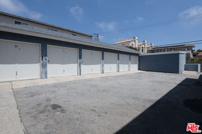 Building Photo - 1133 26th St