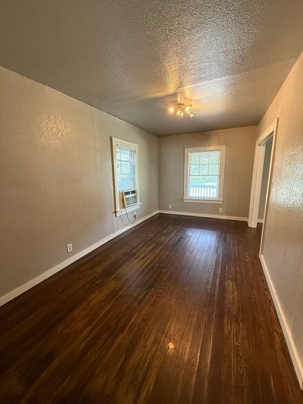Building Photo - 1506 W Bowen Pl