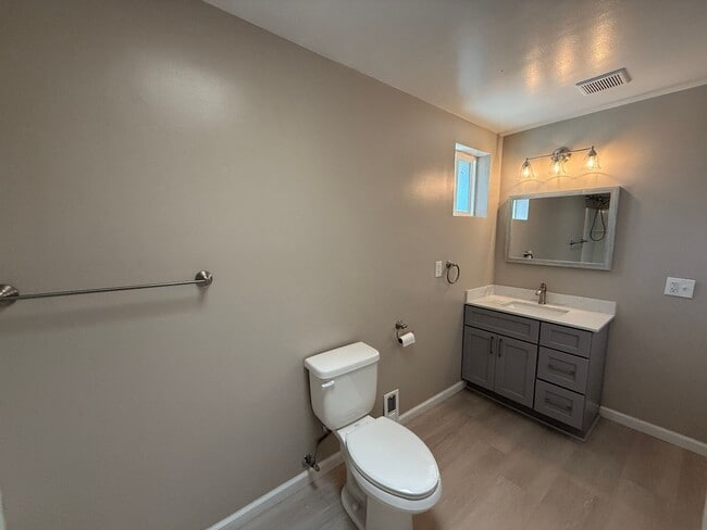 Building Photo - Charming Home in Woodland