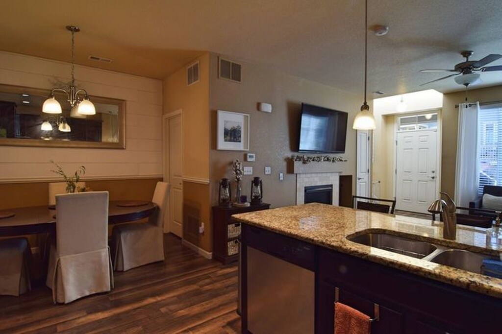 Building Photo - 5580 W 72nd Ave