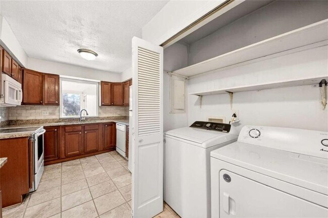 Building Photo - 159 Elysian Way NW