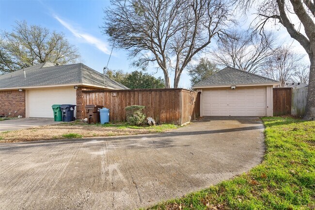 Building Photo - 3429 Nottingham Dr