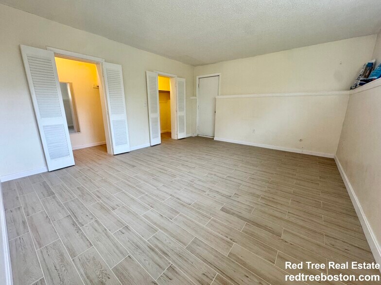 Building Photo - 172 River St