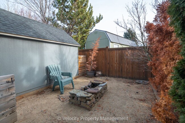 Building Photo - Beautiful Home with lovely backyard & RV P...