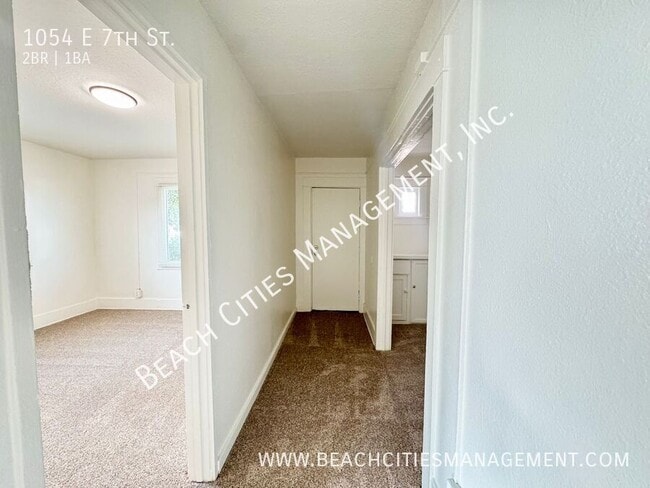 Building Photo - 1054 E 7th St