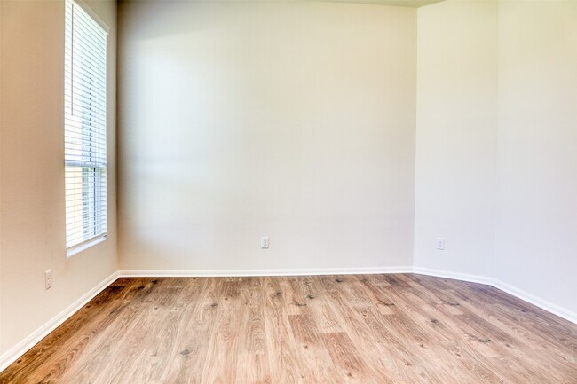 Building Photo - 410 Magnolia Ln