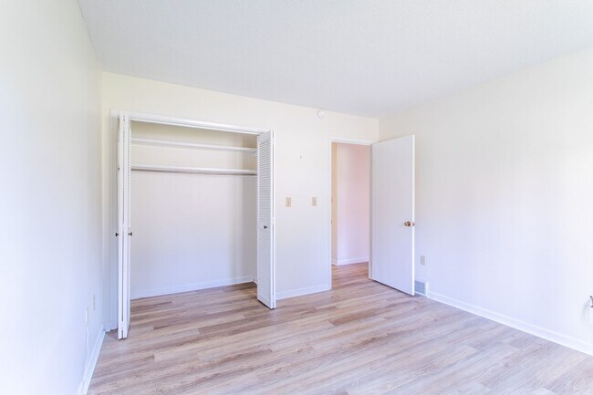 Building Photo - Convenient To Downtown Brevard