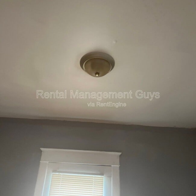 Building Photo - 1015 N Humboldt Ave