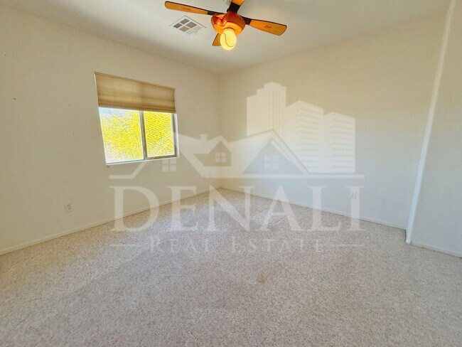 Building Photo - 15802 N Hidden Valley Ln