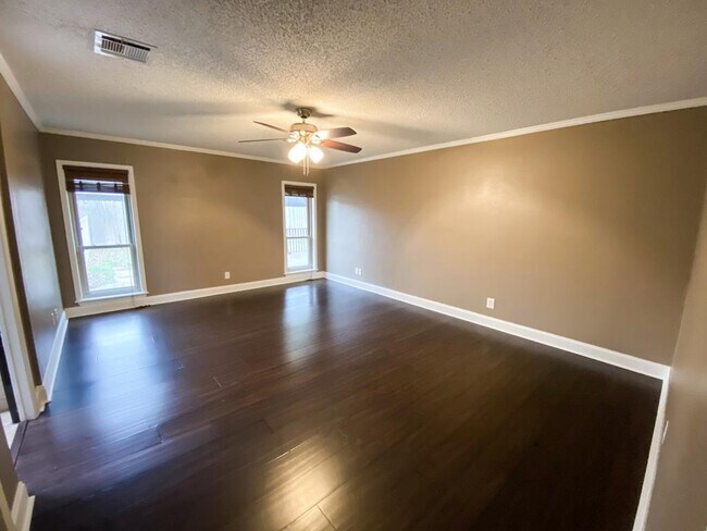Building Photo - 202 Santa Fe