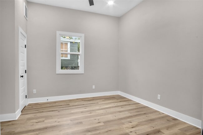 Building Photo - 614 11th St