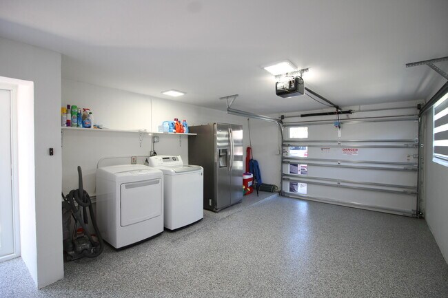 Building Photo - 2548 SE 14th St