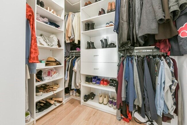 Building Photo - 17 Akron St