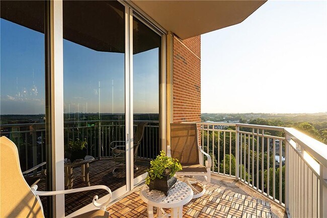 Building Photo - 1820 Peachtree St NW