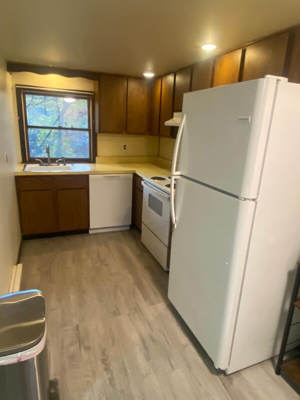 Building Photo - 213 Hamburg Turnpike