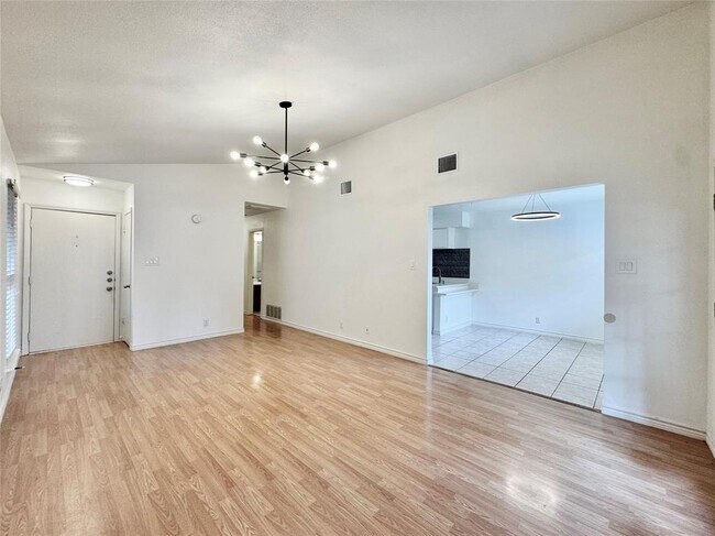 Building Photo - 1423 W Braker Ln