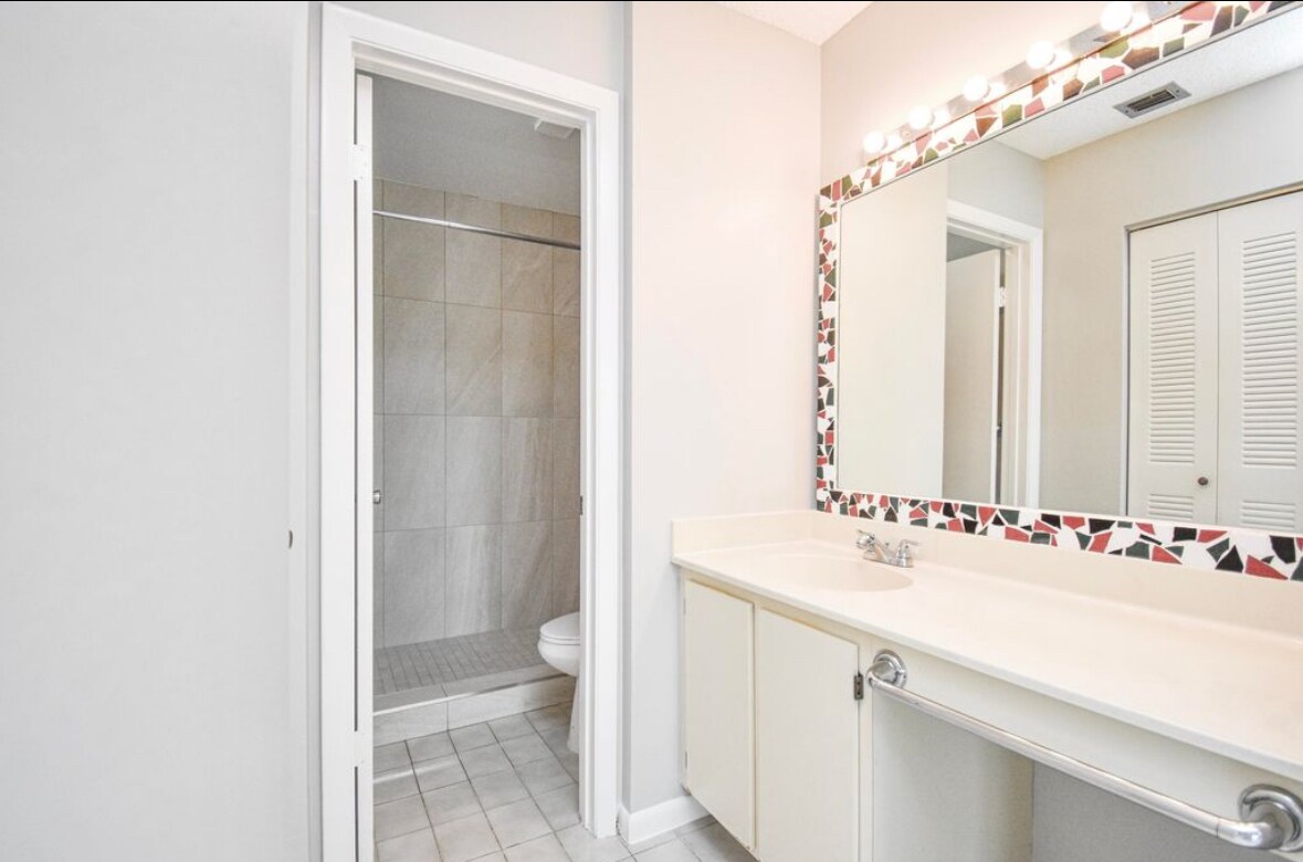 Building Photo - 3100 NW 46th St