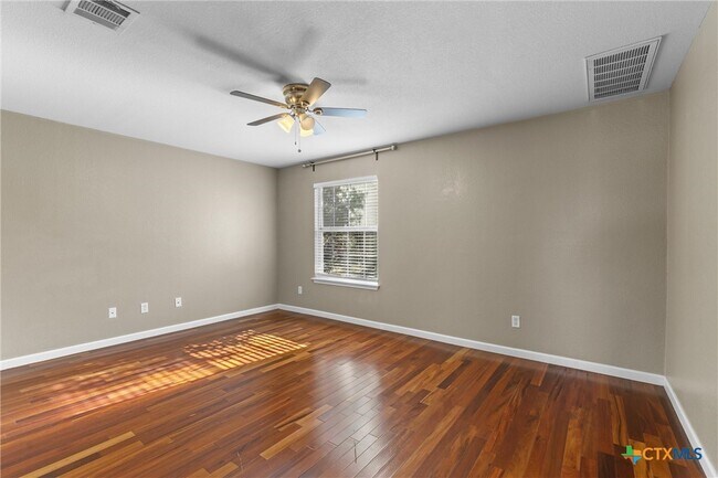 Building Photo - 2012 Huxley Ln