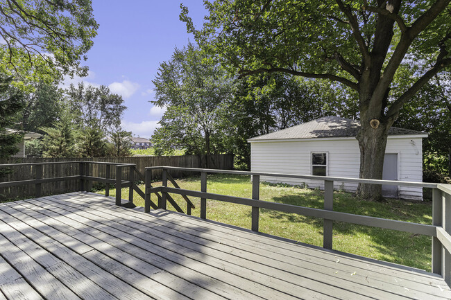 Building Photo - 1119 N Twyckenham Dr