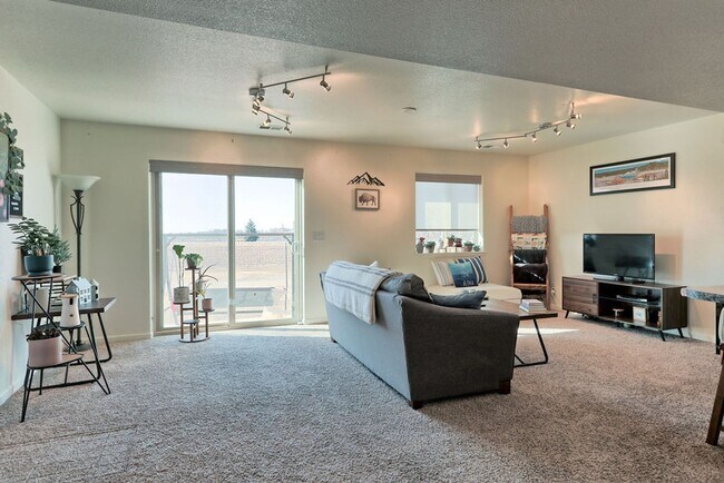 Building Photo - 3 Bedroom 2 1/2 Bath Townhome in Wellington
