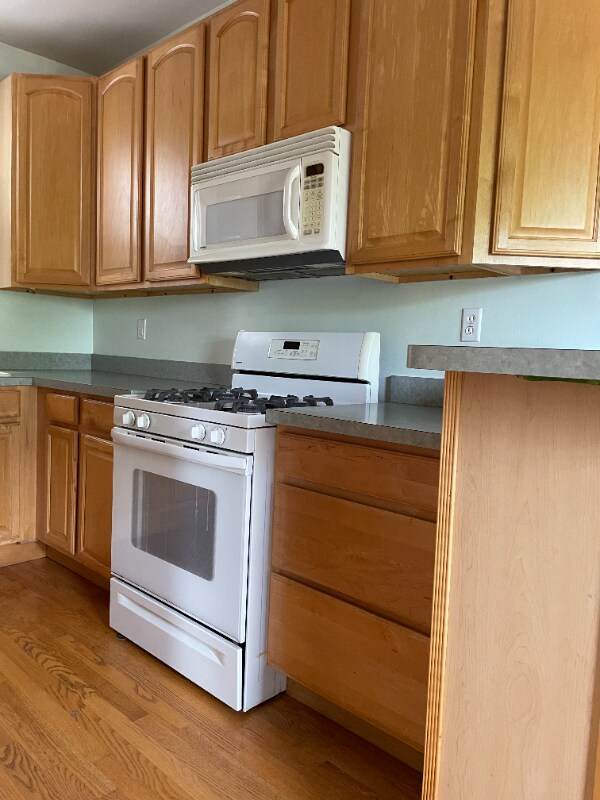 Building Photo - 326 S Ridgeland Ave