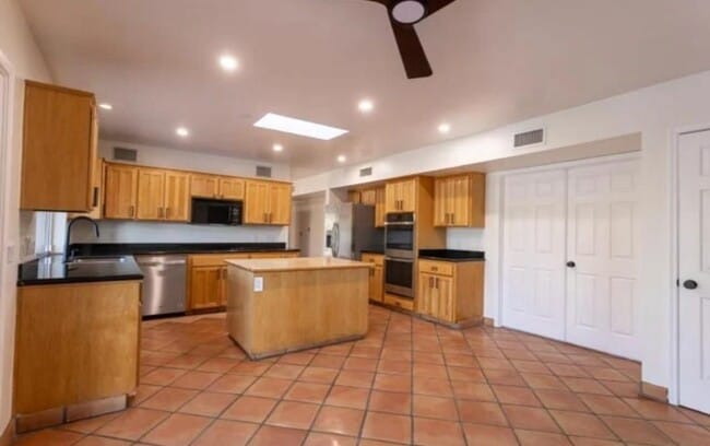 Building Photo - 5240 E Cholla St