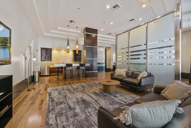 Building Photo - Taylor 28