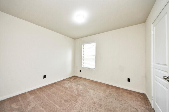 Building Photo - 5710 Camelia Evergreen Ln