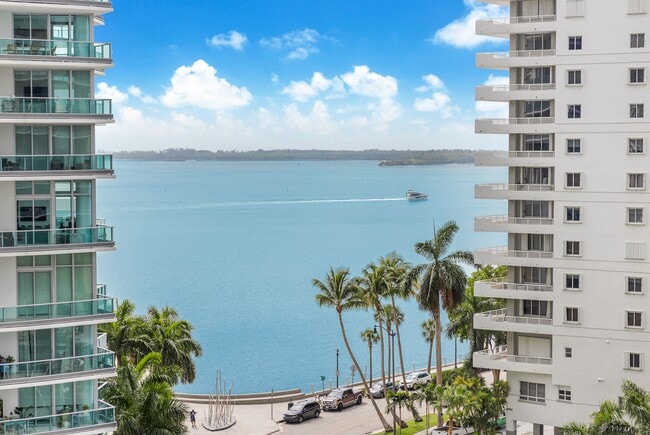 Building Photo - 1300 Brickell Bay Dr