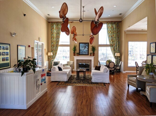 Building Photo - Move-in Ready first floor 2/2 Condo in Lee...