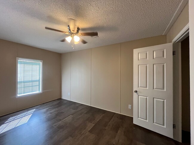 Building Photo - Country Living at it's finest! 4 Bedroom, ...