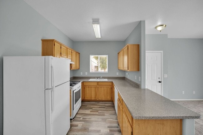 Building Photo - 5655 E Sahara Ave