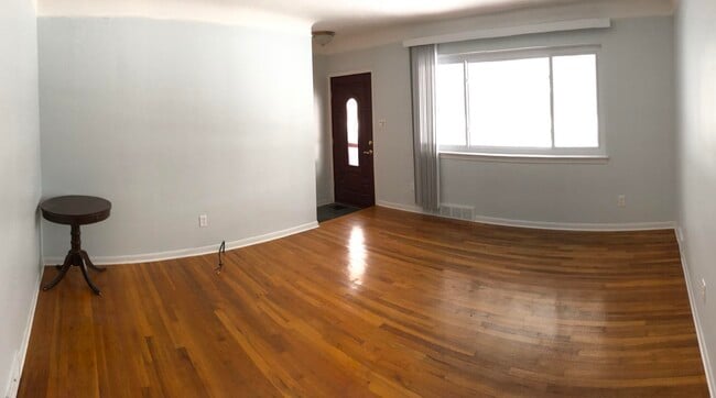 Building Photo - 924 E Windemere Ave